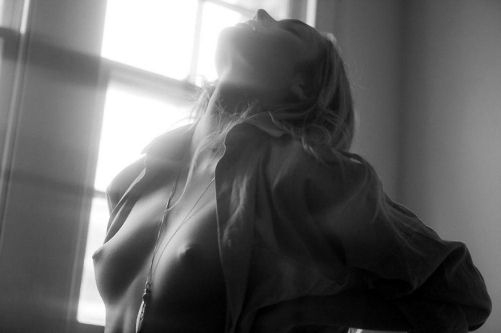 14P Candice Swanepoel exposing her sweet perky tits