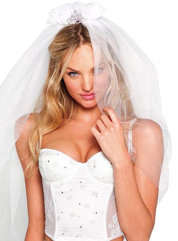 14P Candice Swanepoel exposing her sweet perky tits