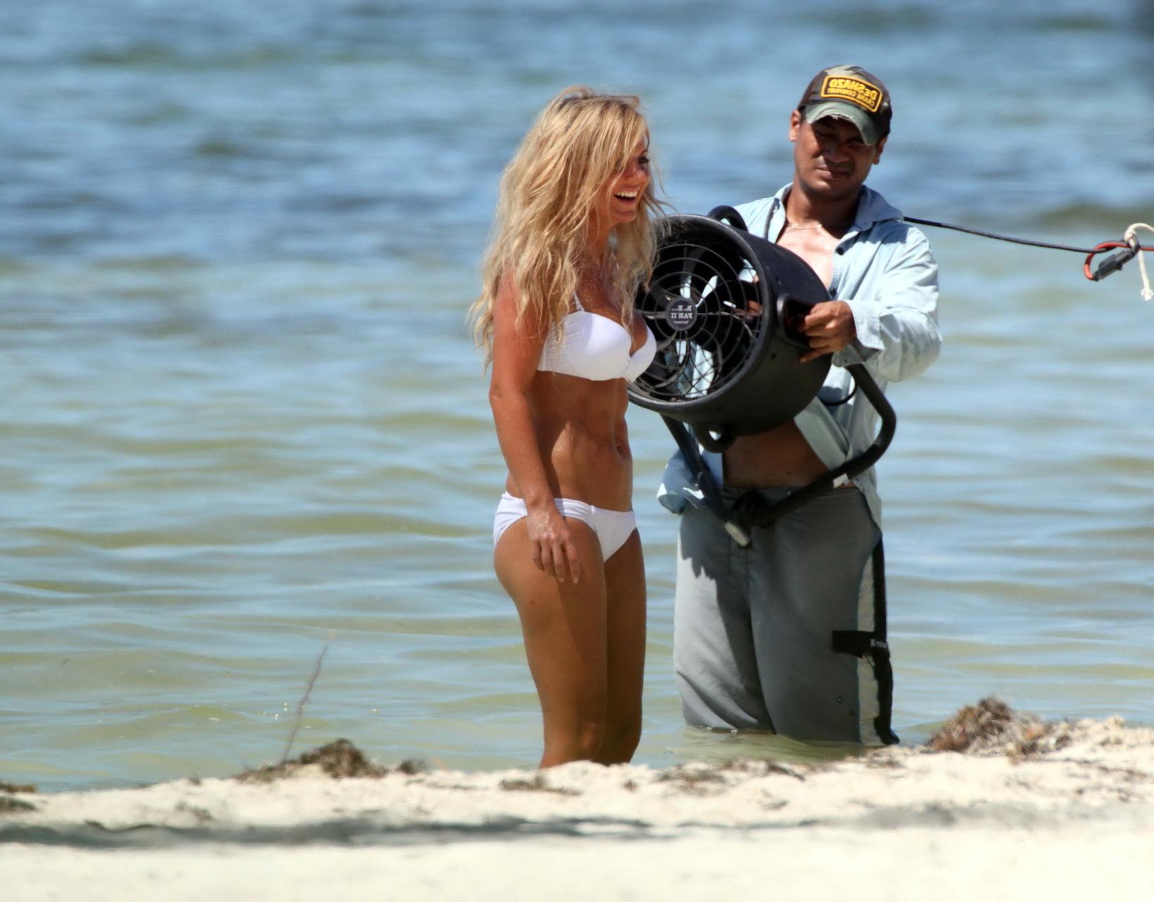16P Geri Halliwell busty wearing white bikini at the photoshoot in Key West
