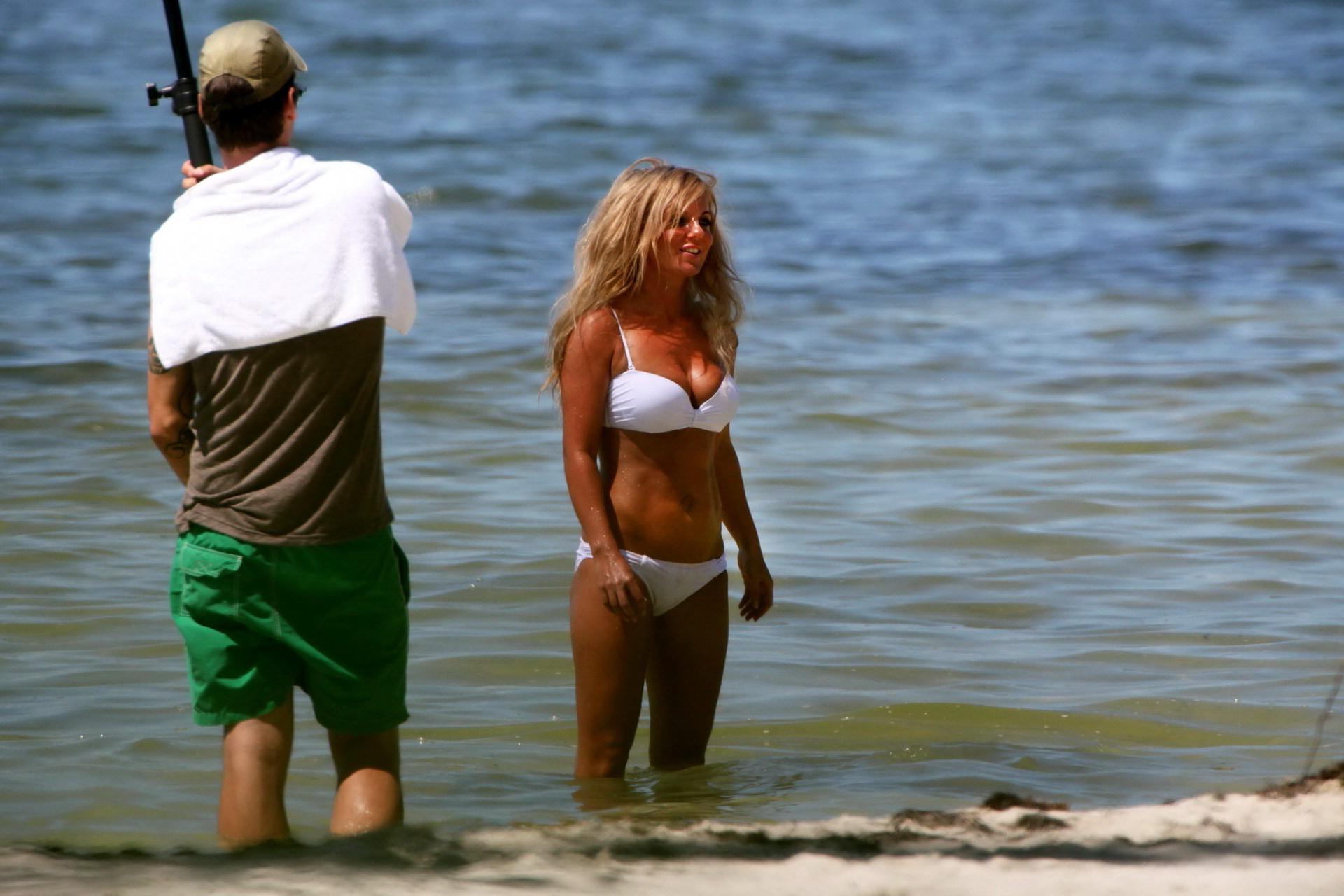 16P Geri Halliwell busty wearing white bikini at the photoshoot in Key West