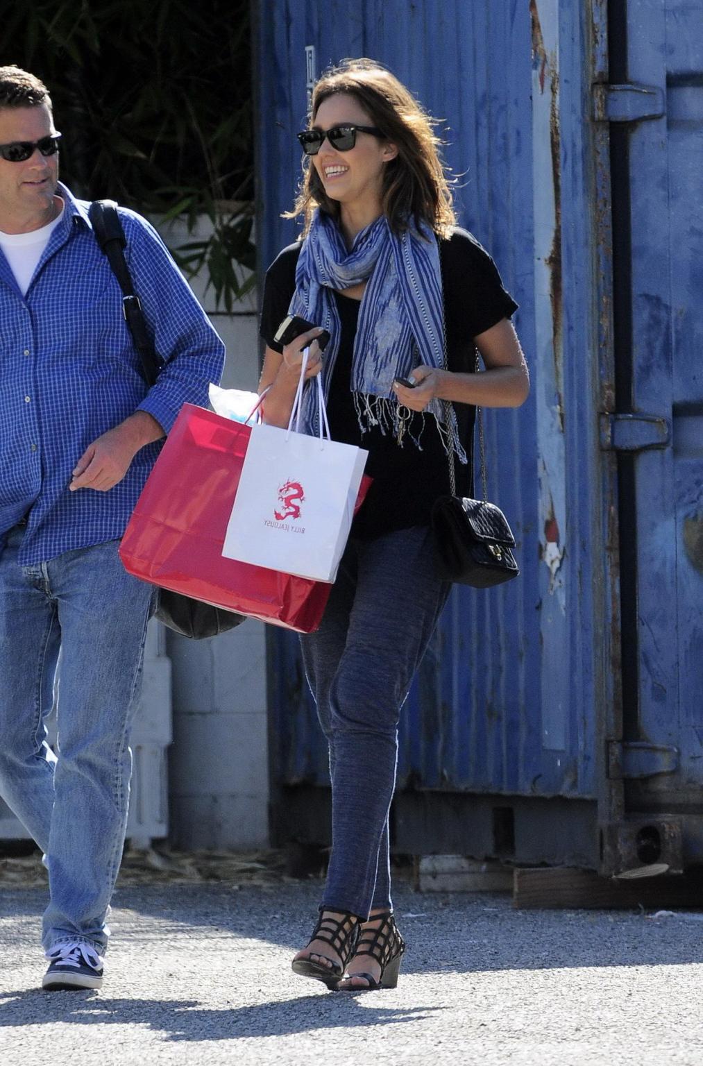 15P Jessica Alba upskirt at the photoshoot in Los Angeles