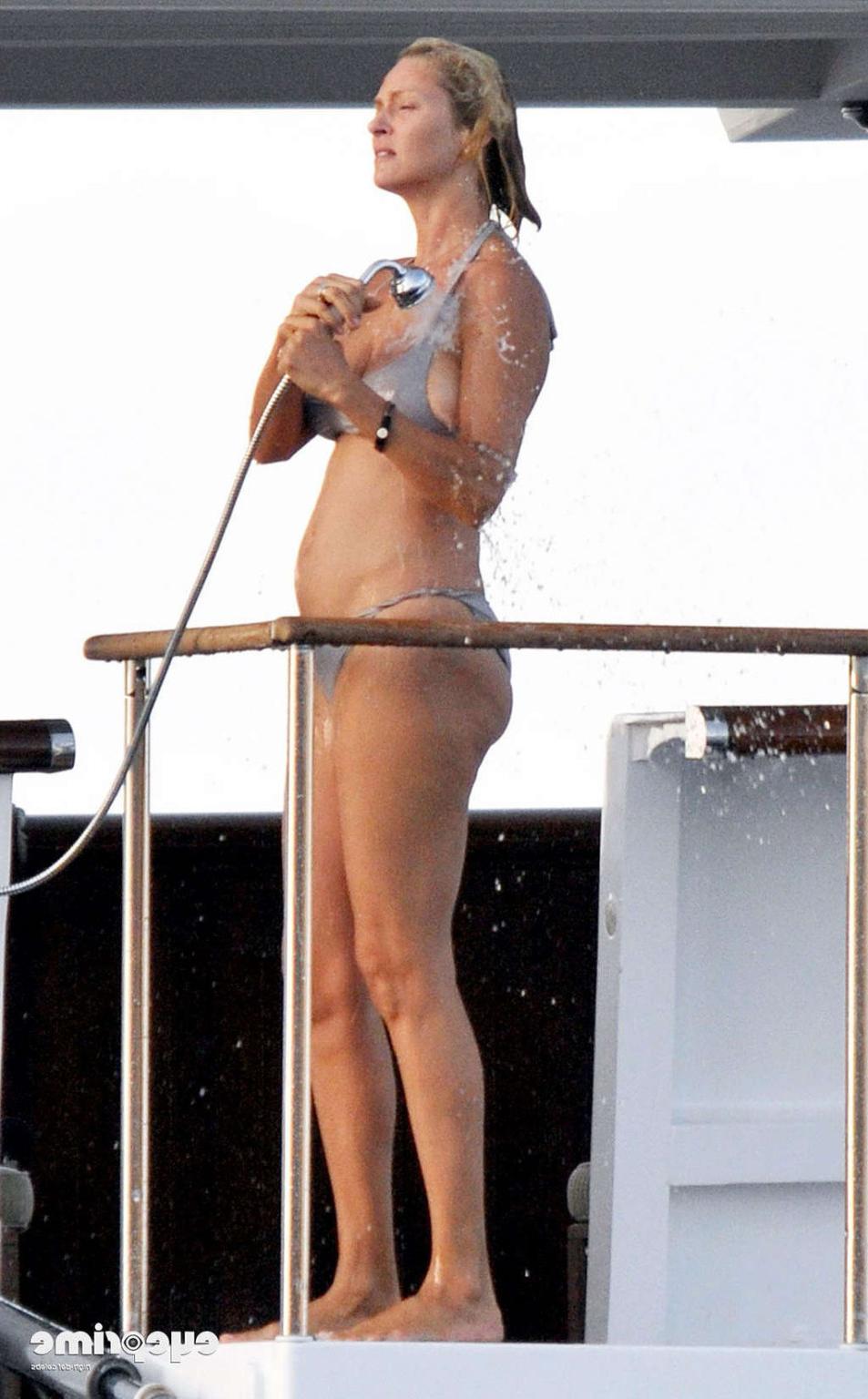 16P Uma Thurman exposing fucking sexy body and massive boobs in bikini