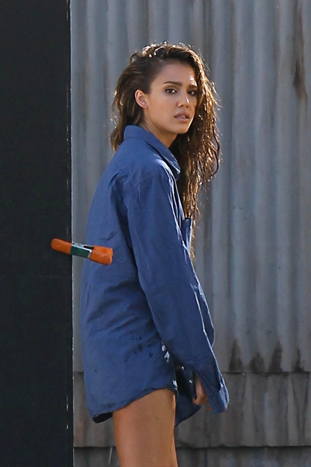 15P Jessica Alba wearing black bra at the photoshoot in Los Angeles