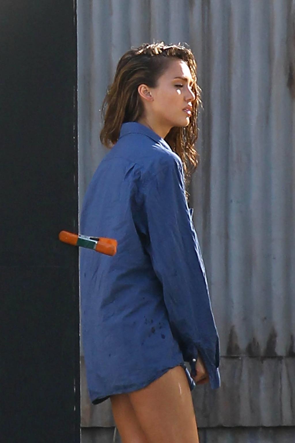15P Jessica Alba wearing black bra at the photoshoot in Los Angeles