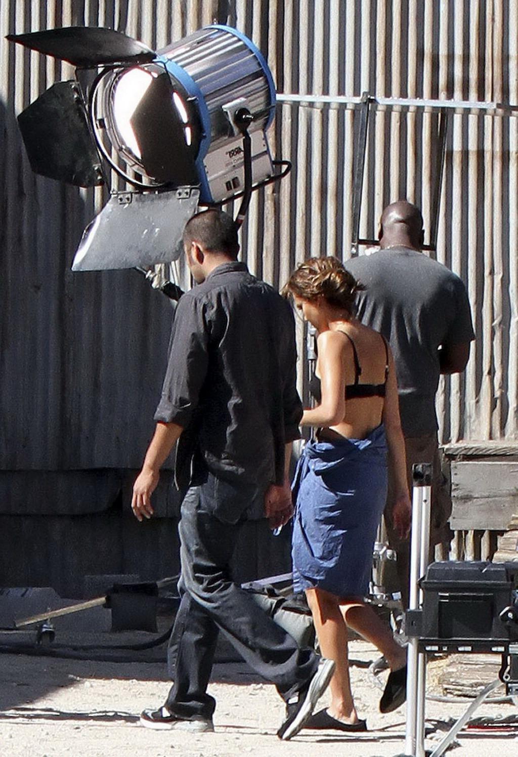 15P Jessica Alba wearing black bra at the photoshoot in Los Angeles