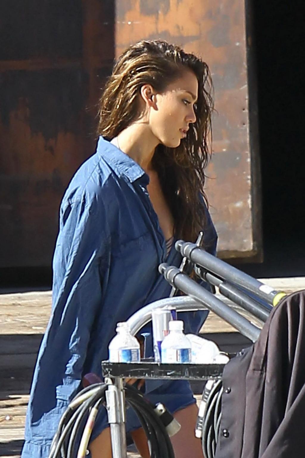 15P Jessica Alba wearing black bra at the photoshoot in Los Angeles
