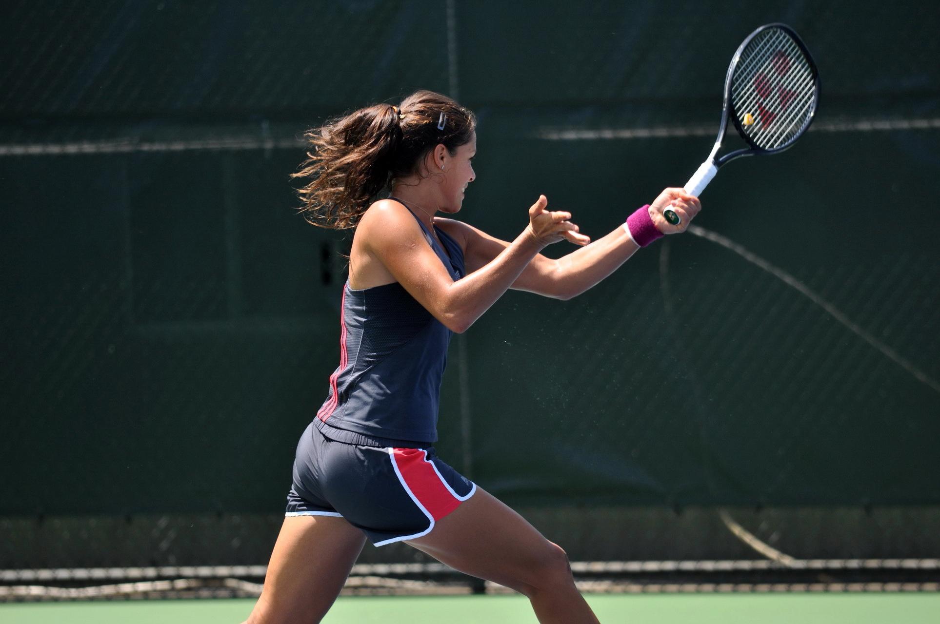 15P Ana Ivanovic leggy  shows pokies in sweaty workout gear practicing for Western  