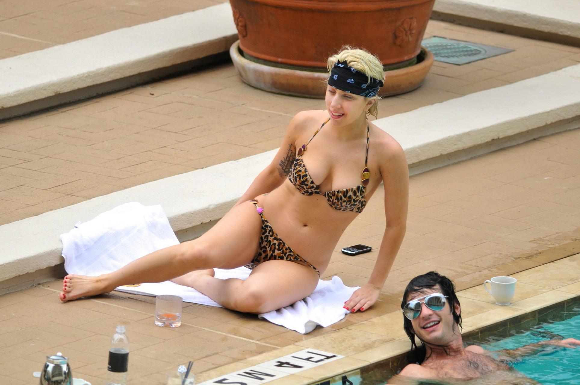 15P Lady Gaga bikini nip slip  showing ass crack at the pool in Texas