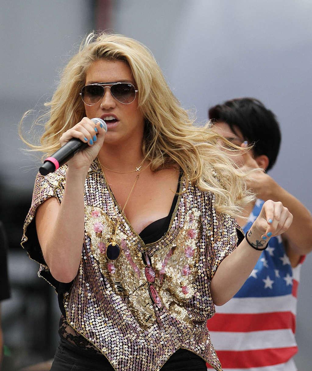16P Kesha Sebert lying ih her bed and showing sperm on her stomach