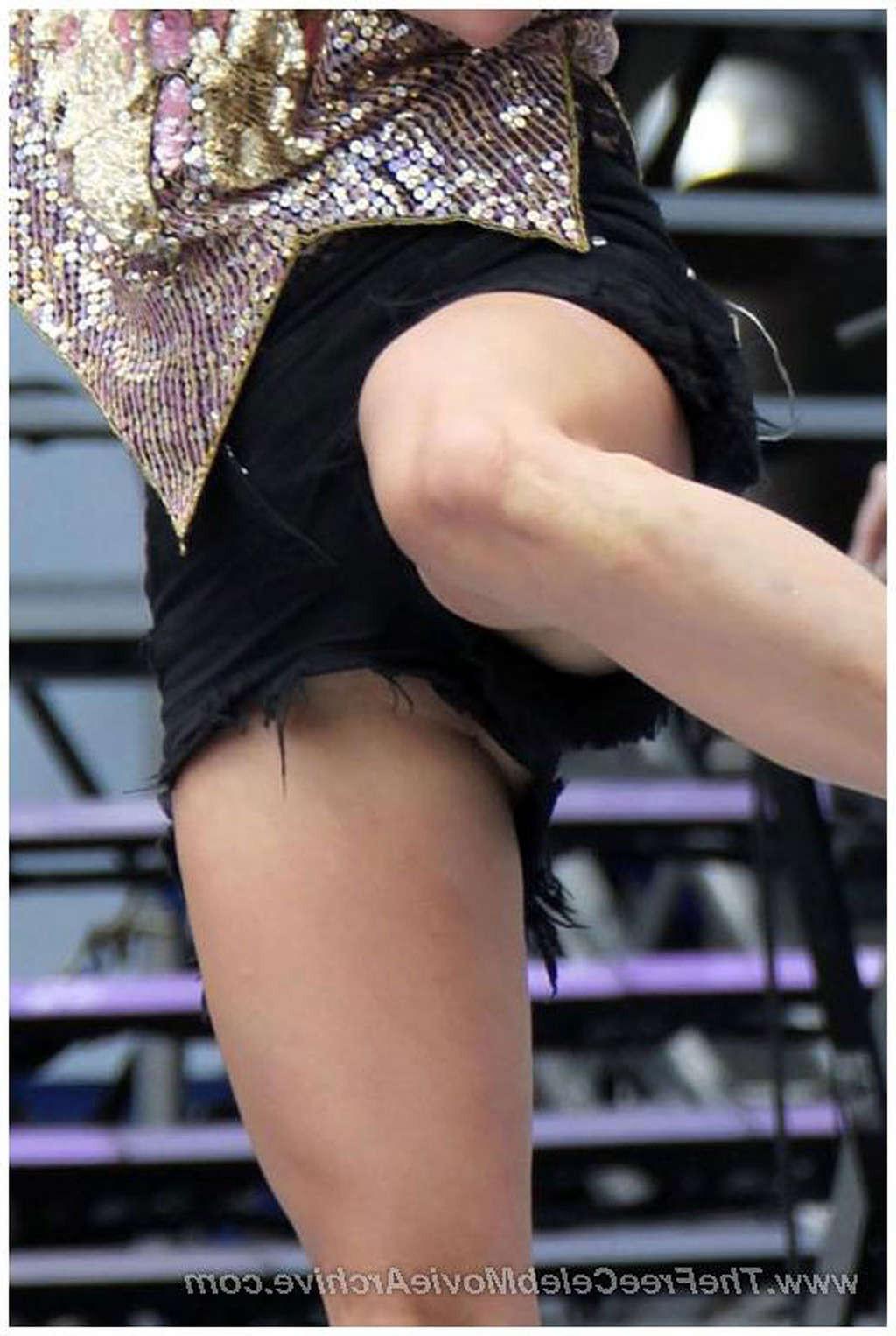 16P Kesha Sebert lying ih her bed and showing sperm on her stomach