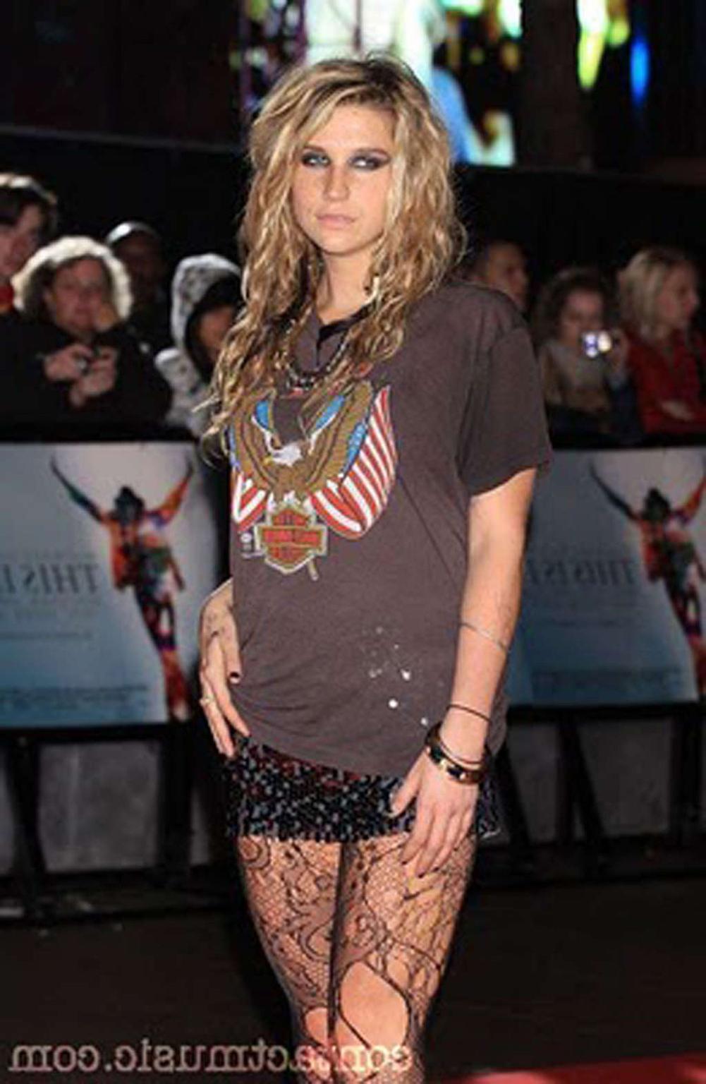 16P Kesha Sebert lying ih her bed and showing sperm on her stomach