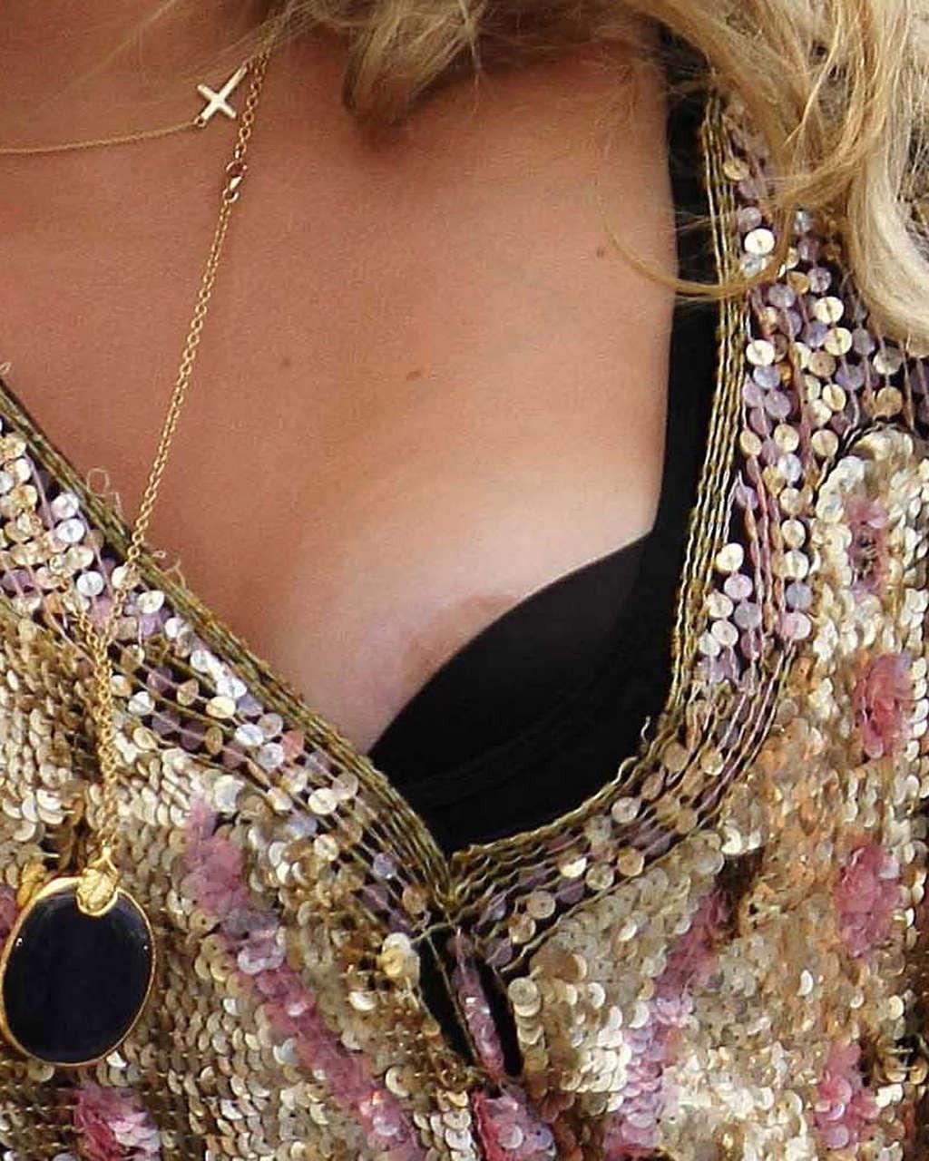 16P Kesha Sebert lying ih her bed and showing sperm on her stomach