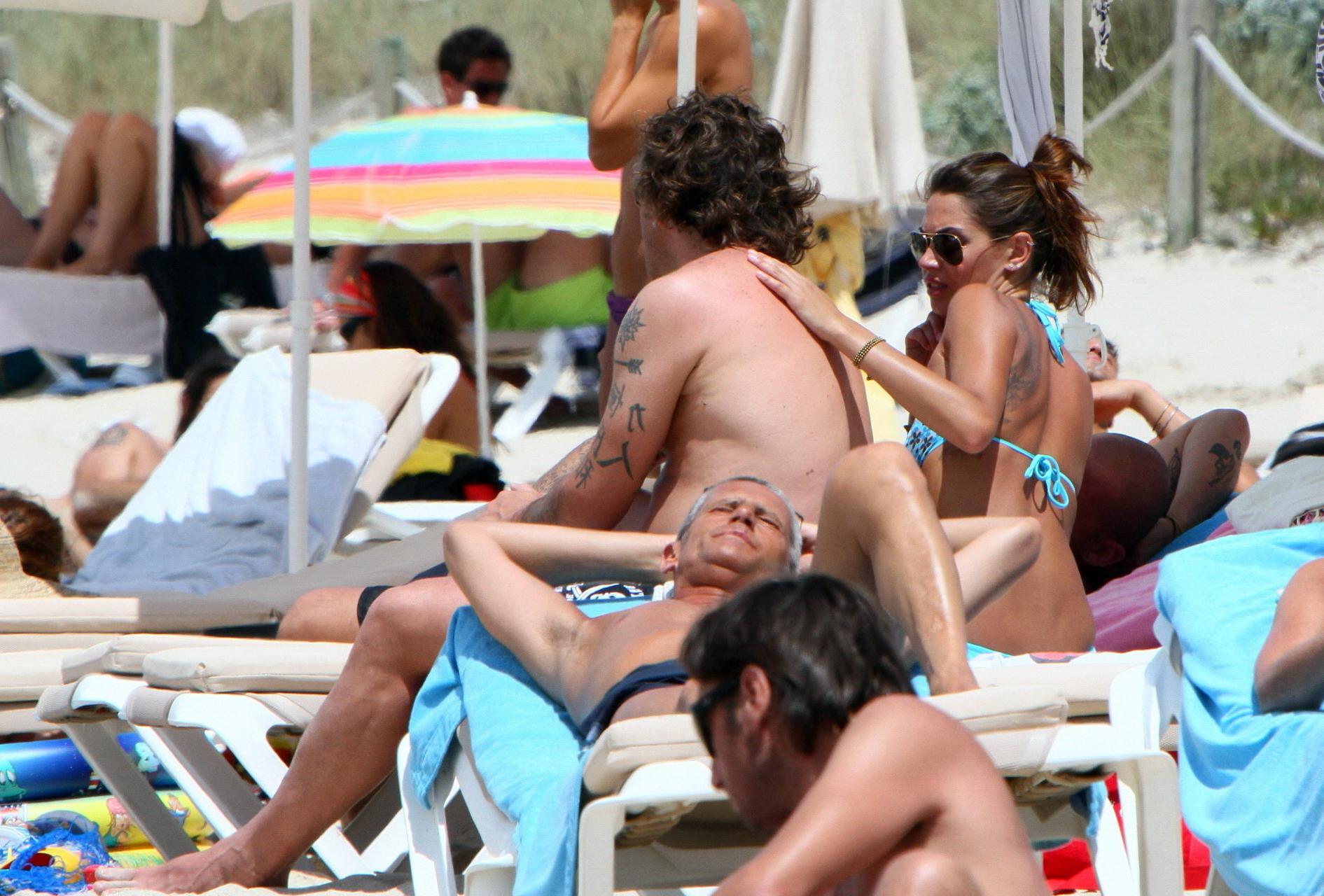 15P Melissa Satta showing her hot ass in thong bikini on the Spanish beach