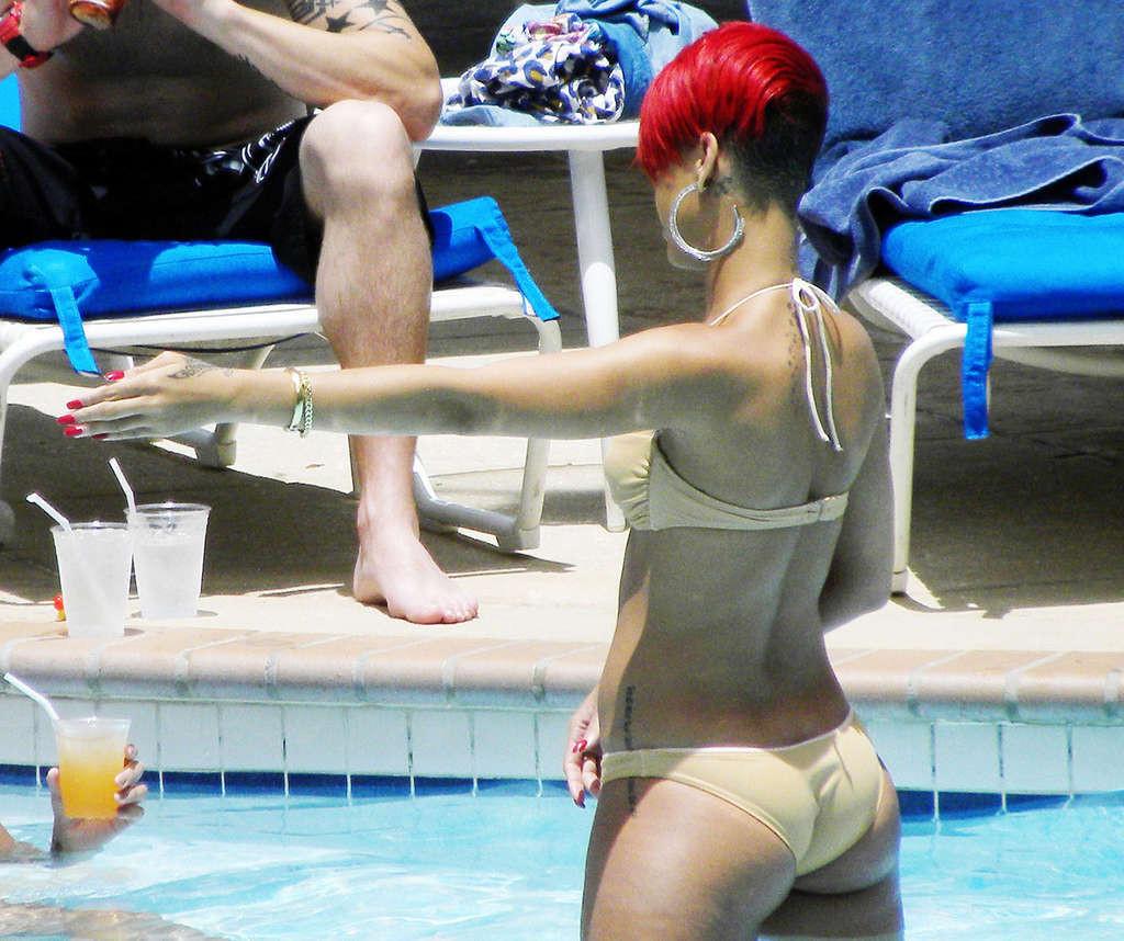 10P Rihanna exposing ass crack in bikini on pool paparazzi shoots