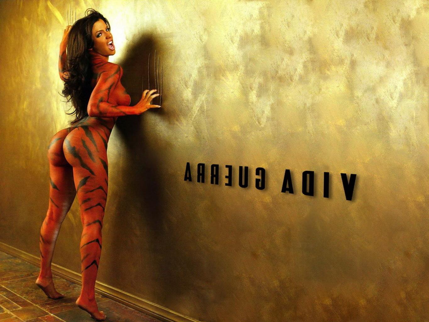 15P Busty Latina Vida Guerra nude bodypaint photoshoot