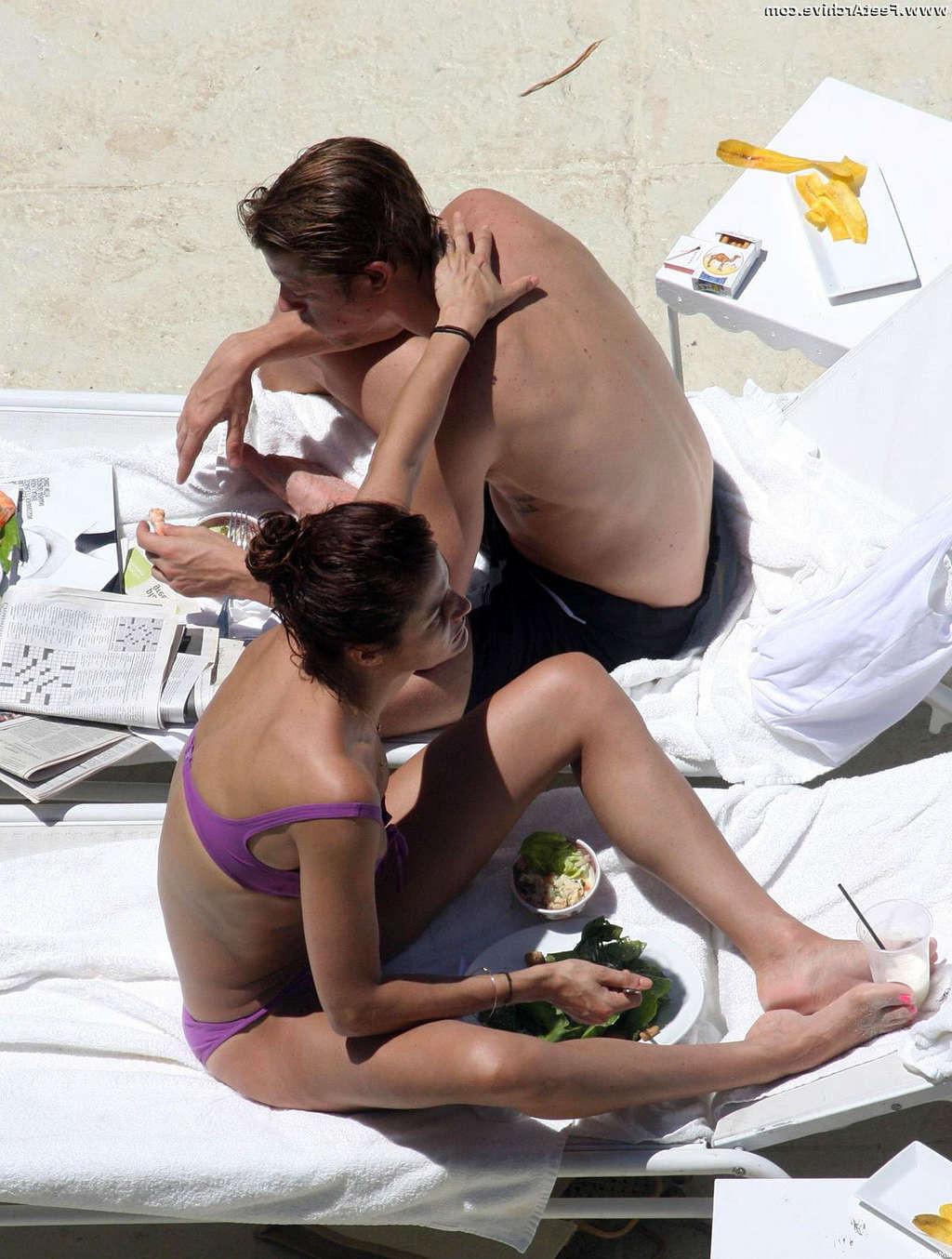 10P Helena Christensen exposing her nice tits on beach paparazzi shoots