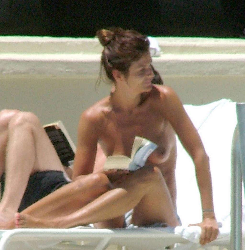 10P Helena Christensen exposing her nice tits on beach paparazzi shoots