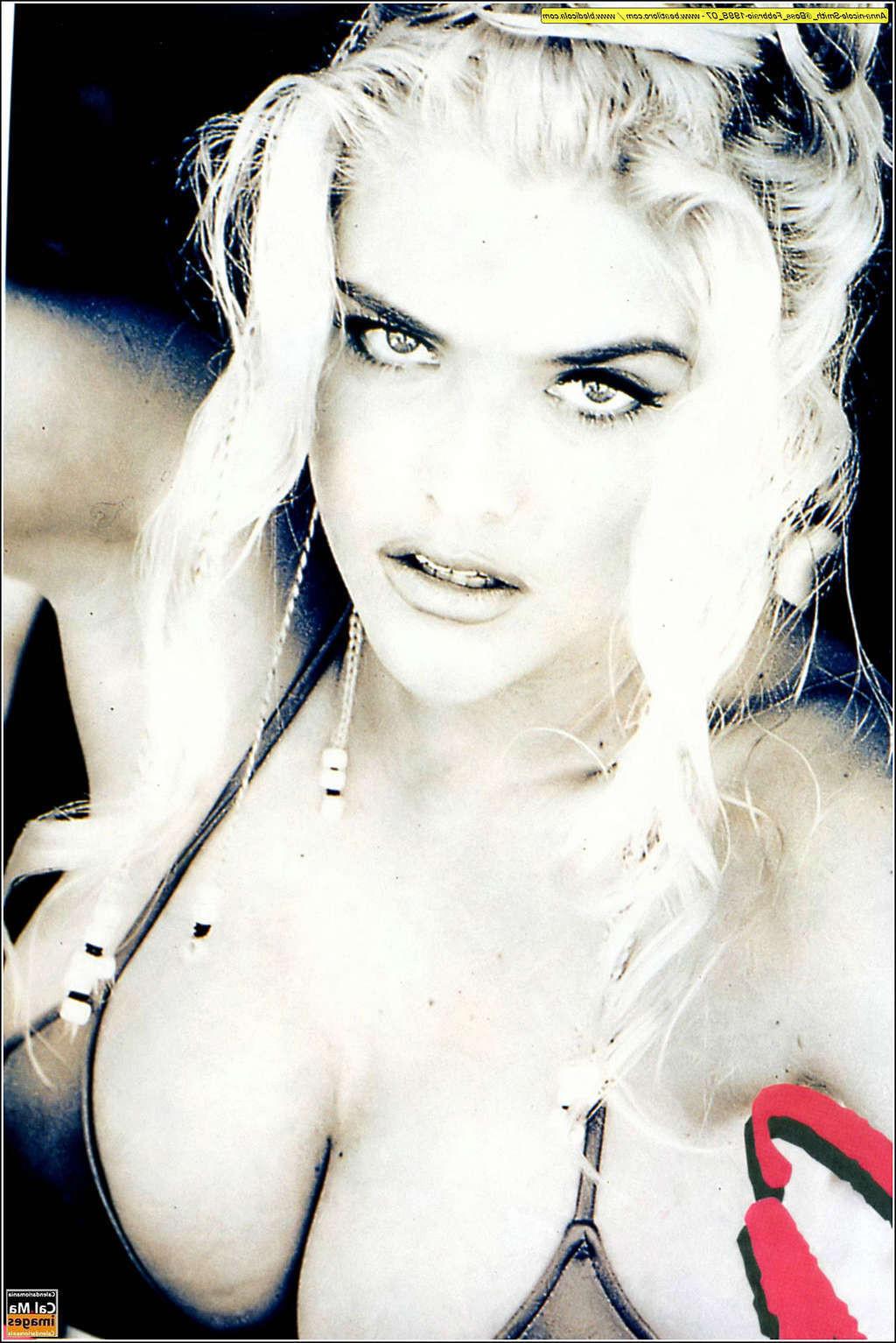 16P Anna Nicole Smith exposing her huge boobs in some photoshoot