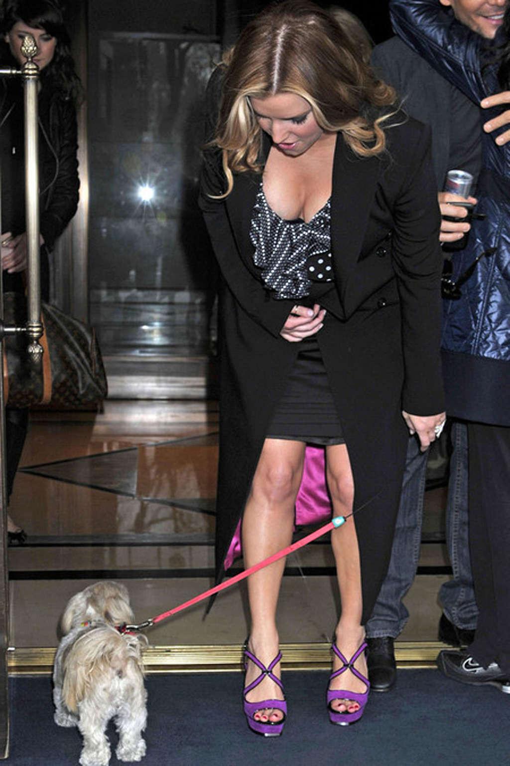 16P Jessica Simpson exposing her fucking huge and massive boobs
