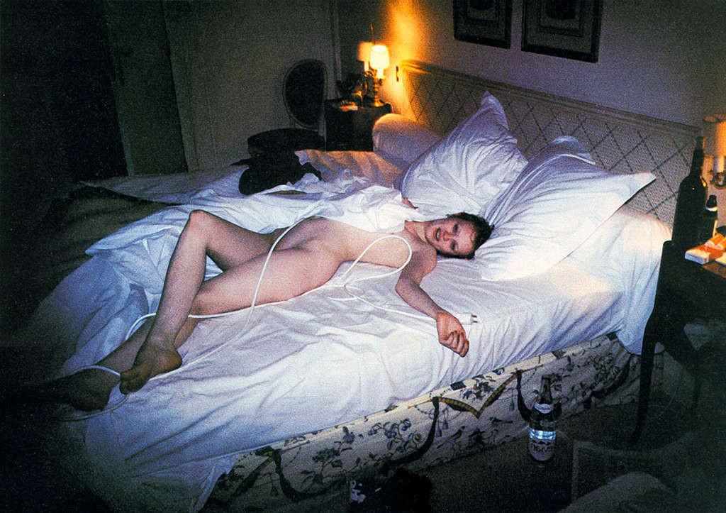 16P Karen Elson showing her nice tits in some nude photoshoot