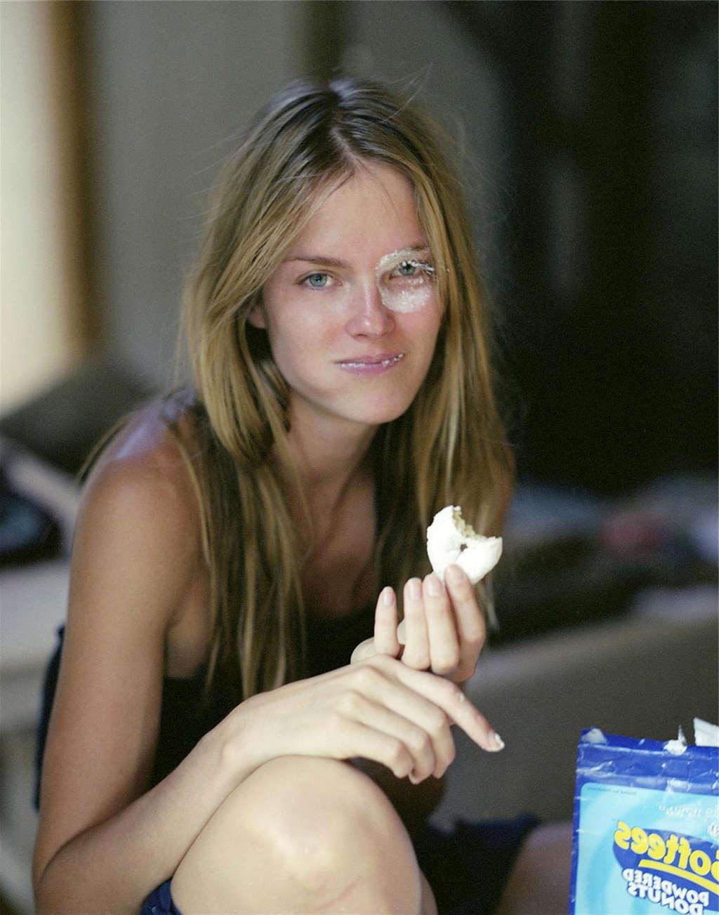 16P Shannan Click exposing her nice tits and ass in photoshoot