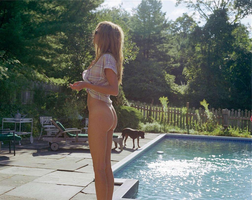 16P Shannan Click exposing her nice tits and ass in photoshoot