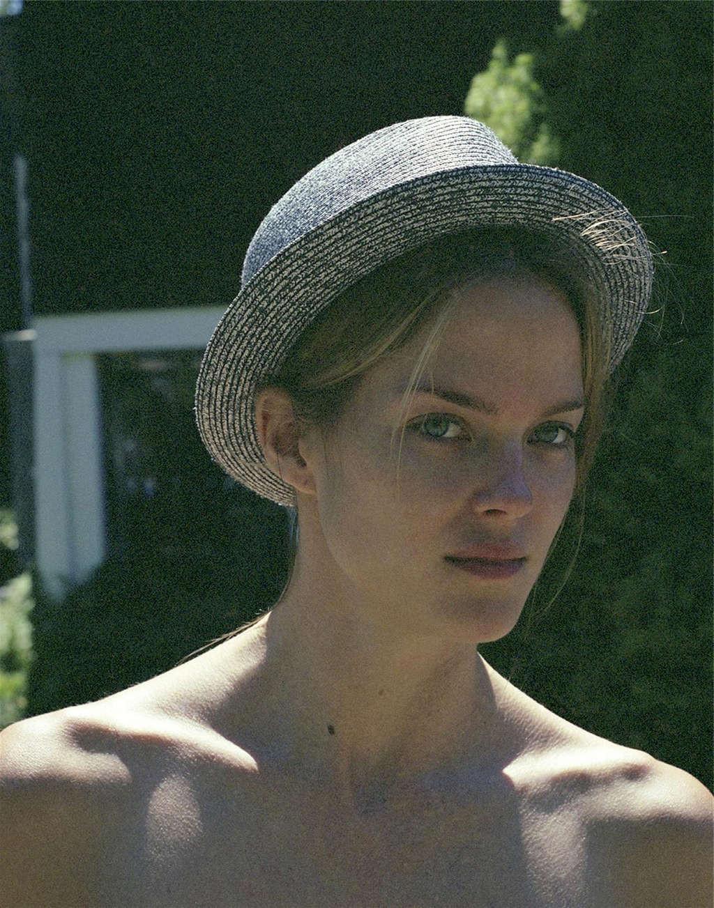16P Shannan Click exposing her nice tits and ass in photoshoot
