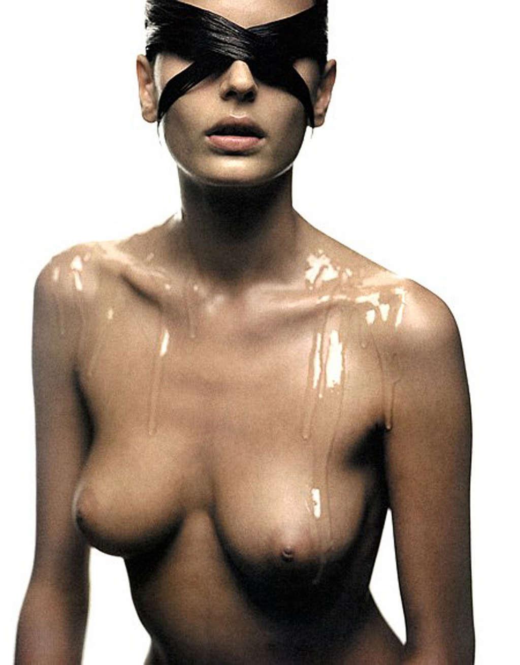16P Reka Ebergenyi reveals her nice big tits in some photoshoot