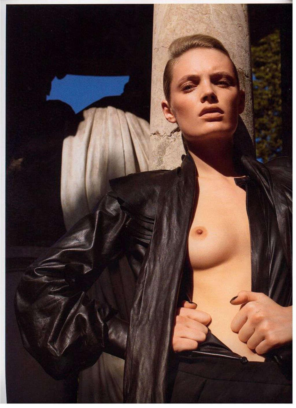 16P Leah De Wavrin showing her nice tits in some photoshoot