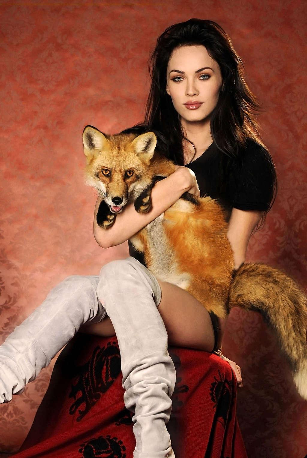 16P Megan Fox caught topless while filming and posing sexy