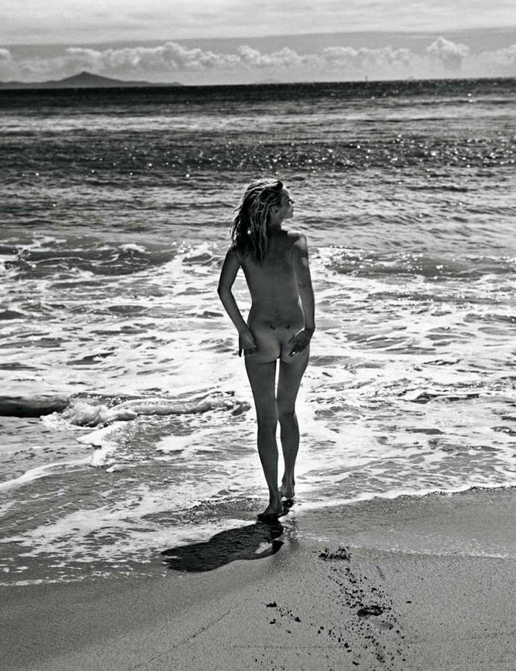 10P Kate Moss showing her nice small tits and pussy in nude photoshoot on beach