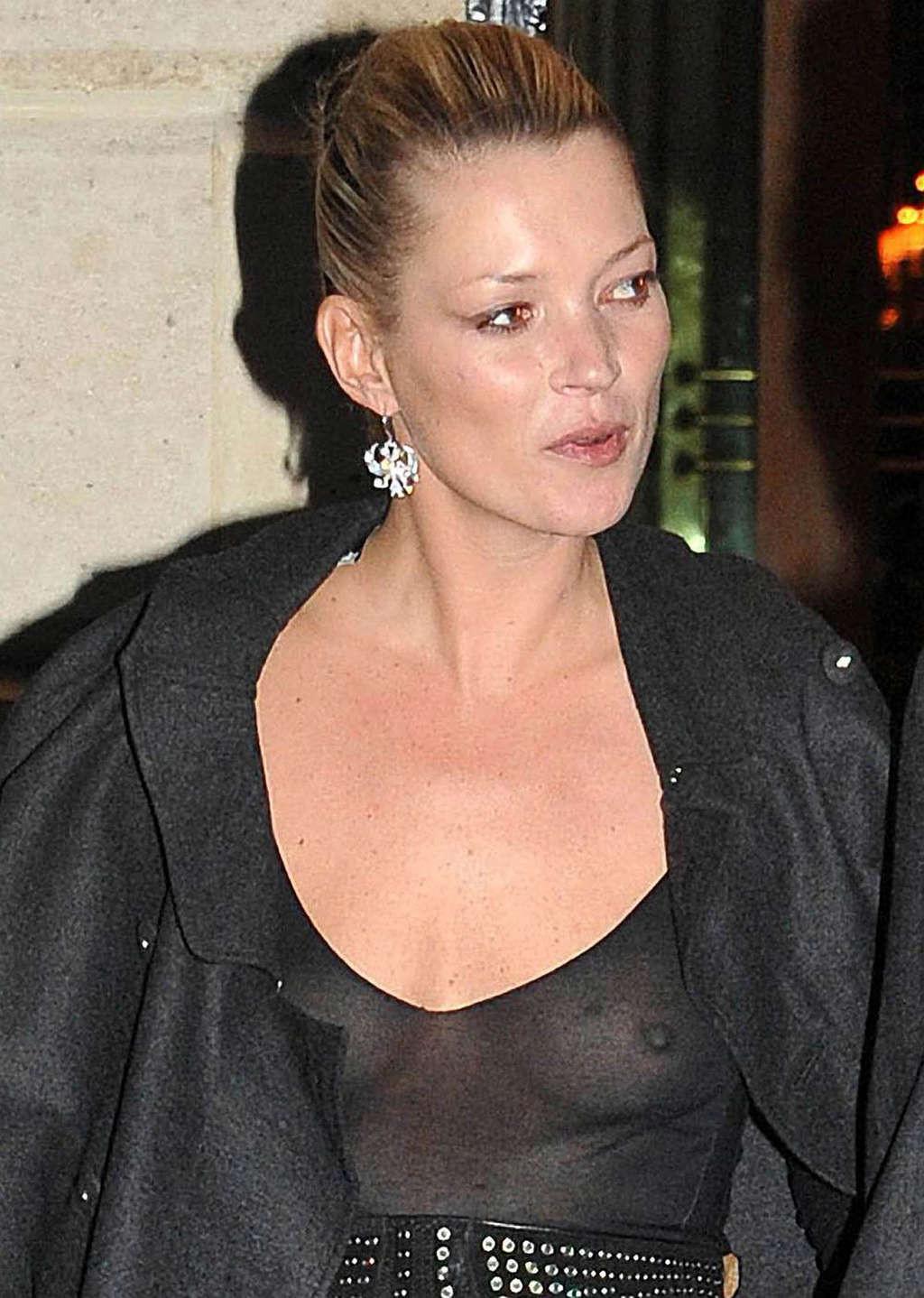 10P Kate Moss showing her nice small tits and pussy in nude photoshoot on beach