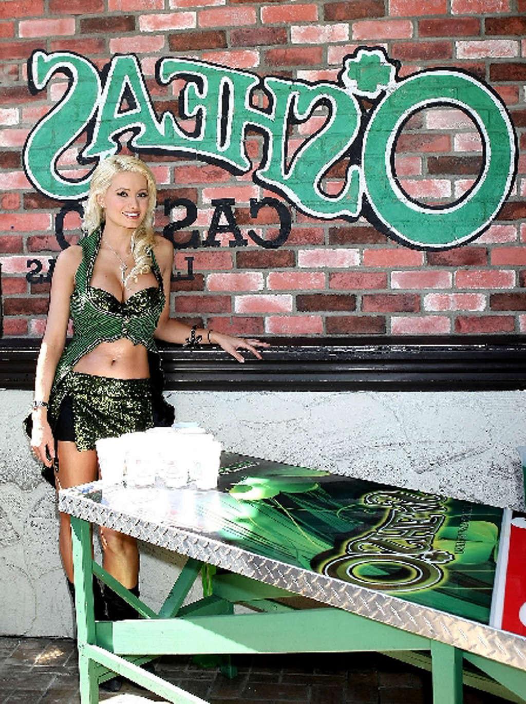 16P Holly Madison showing her huge tits and fucking sexy legs
