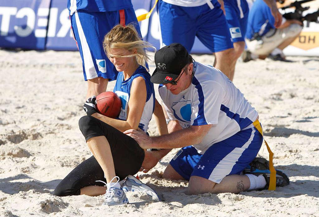 10P Marisa Miller exposing but crack paparazzi pictures and nipple slip and posing a