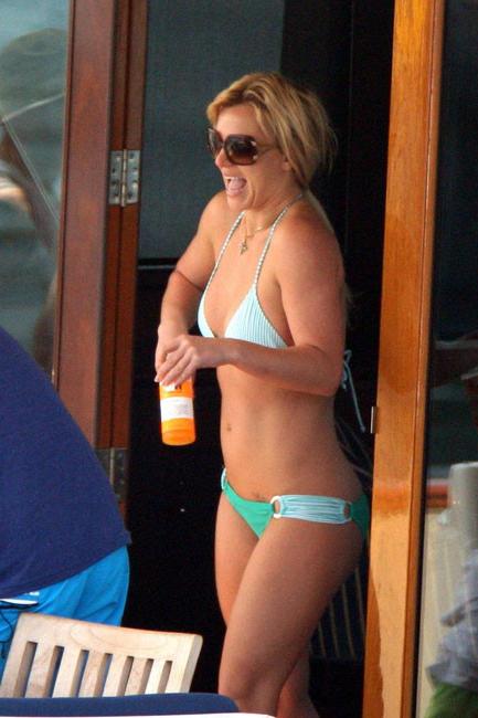 15P Britney Spears caught tanning deep cleavage