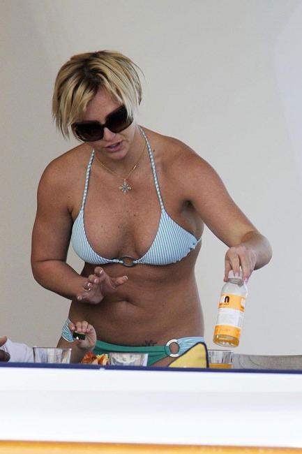15P Britney Spears caught tanning deep cleavage