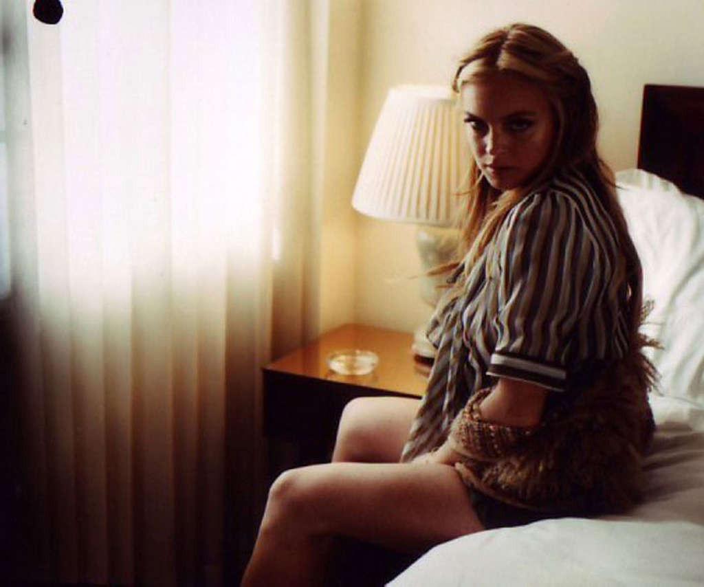 16P Lindsay Lohan showing her fucking sexy ass and extremely huge tits