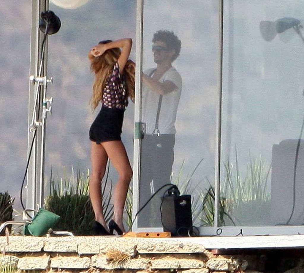16P Lindsay Lohan showing her fucking sexy ass and extremely huge tits