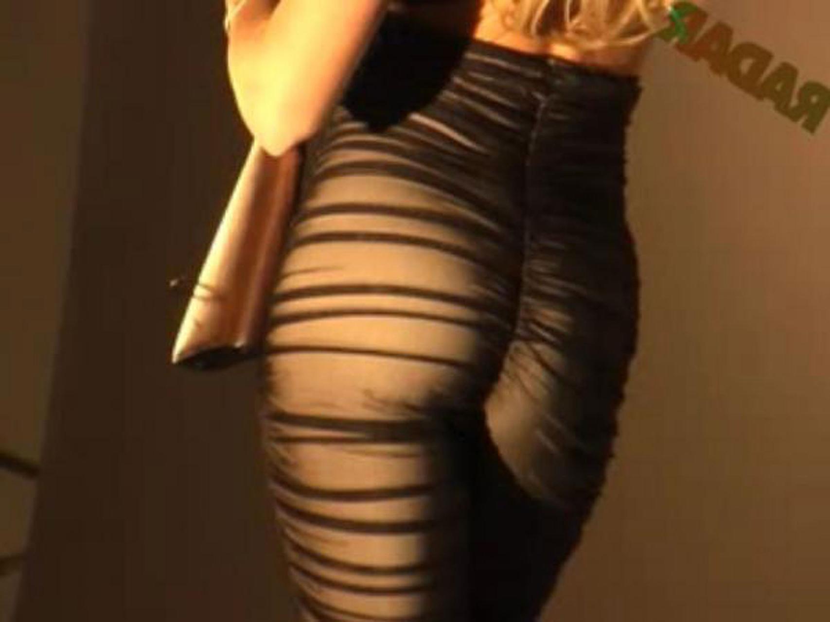 16P Lindsay Lohan showing her fucking sexy ass and extremely huge tits