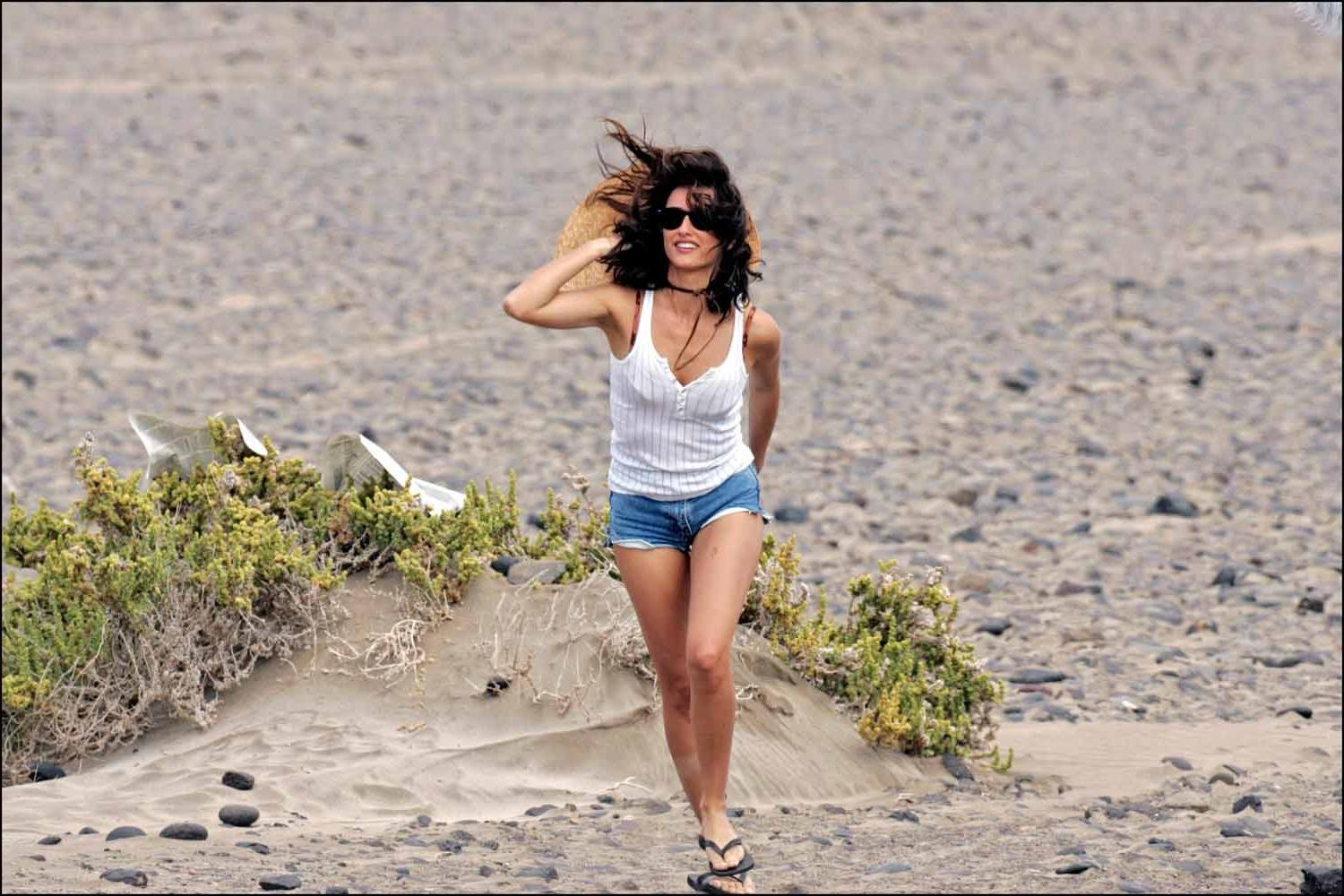 15P Penelope Cruz  showing her perky exposed tits