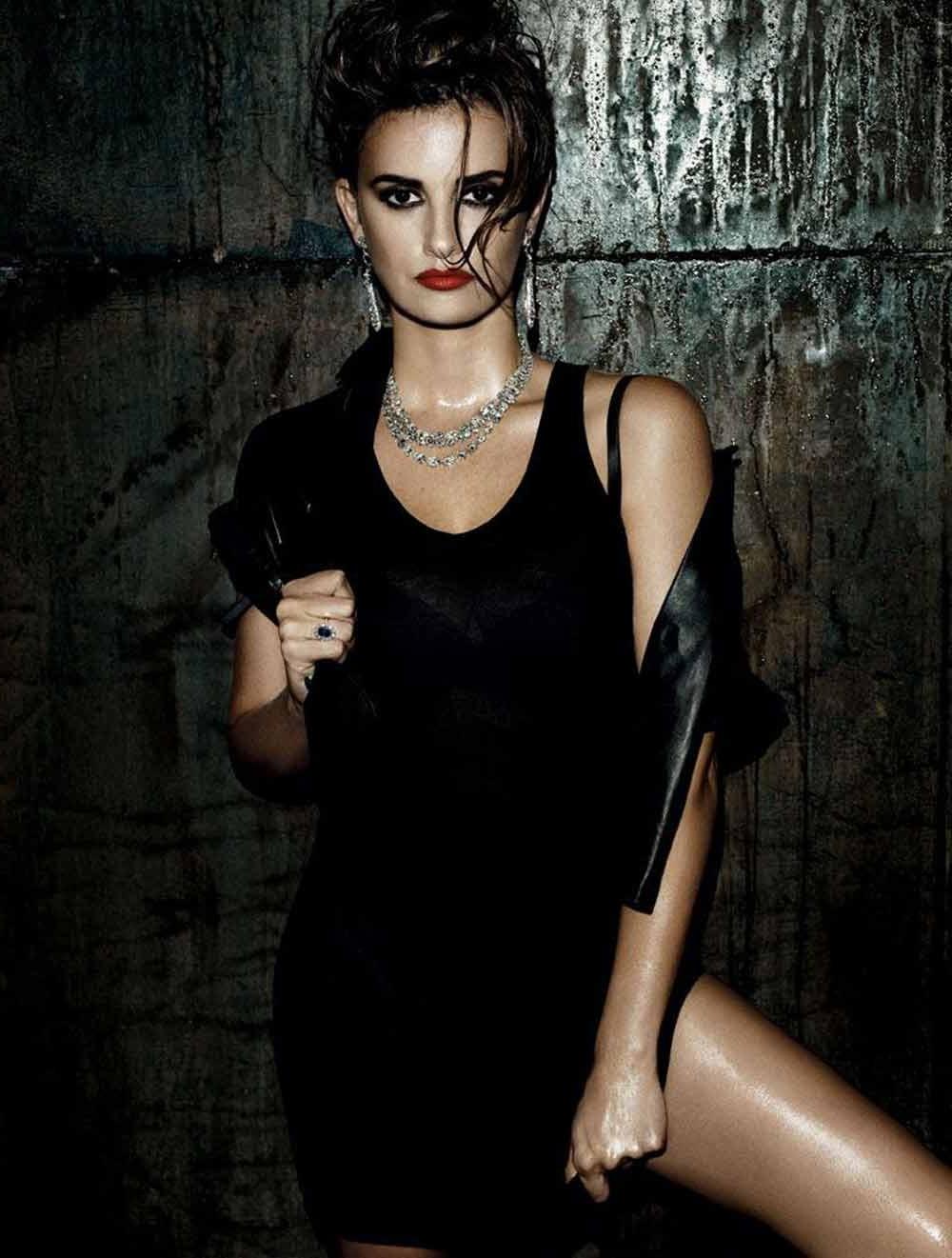 15P Penelope Cruz  showing her perky exposed tits