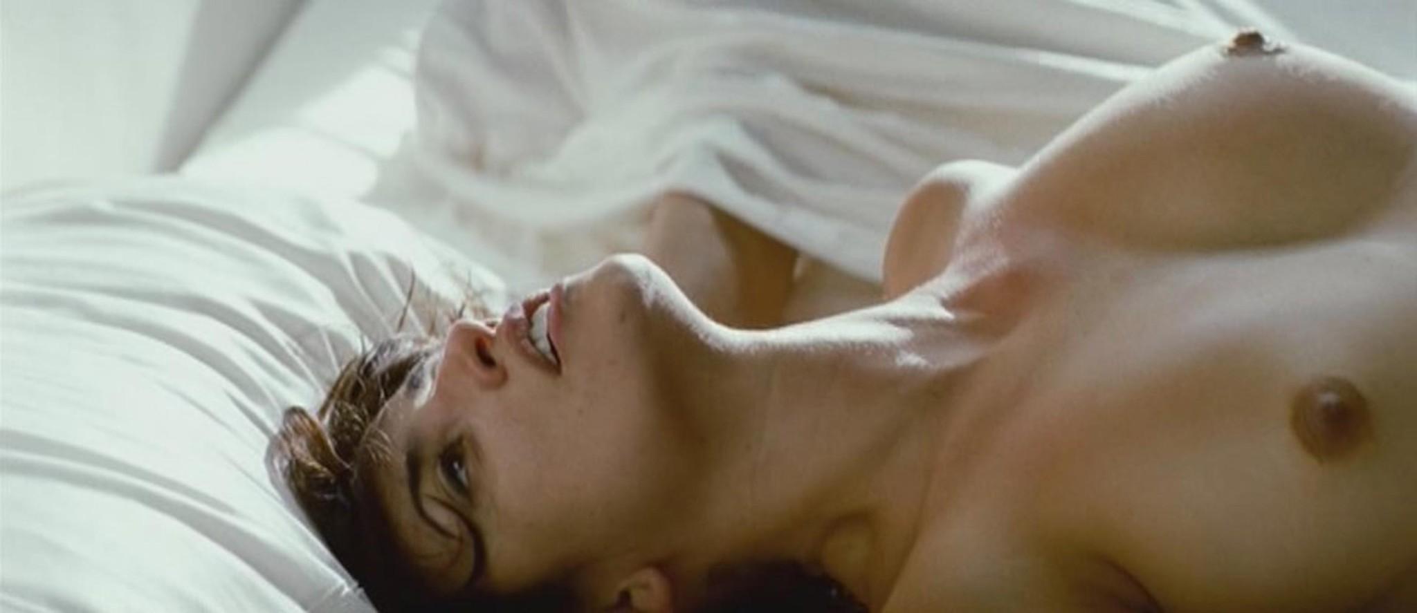15P Penelope Cruz  showing her perky exposed tits