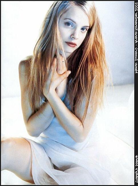 15P american pie co-star Mena Suvari nudes to enjoy