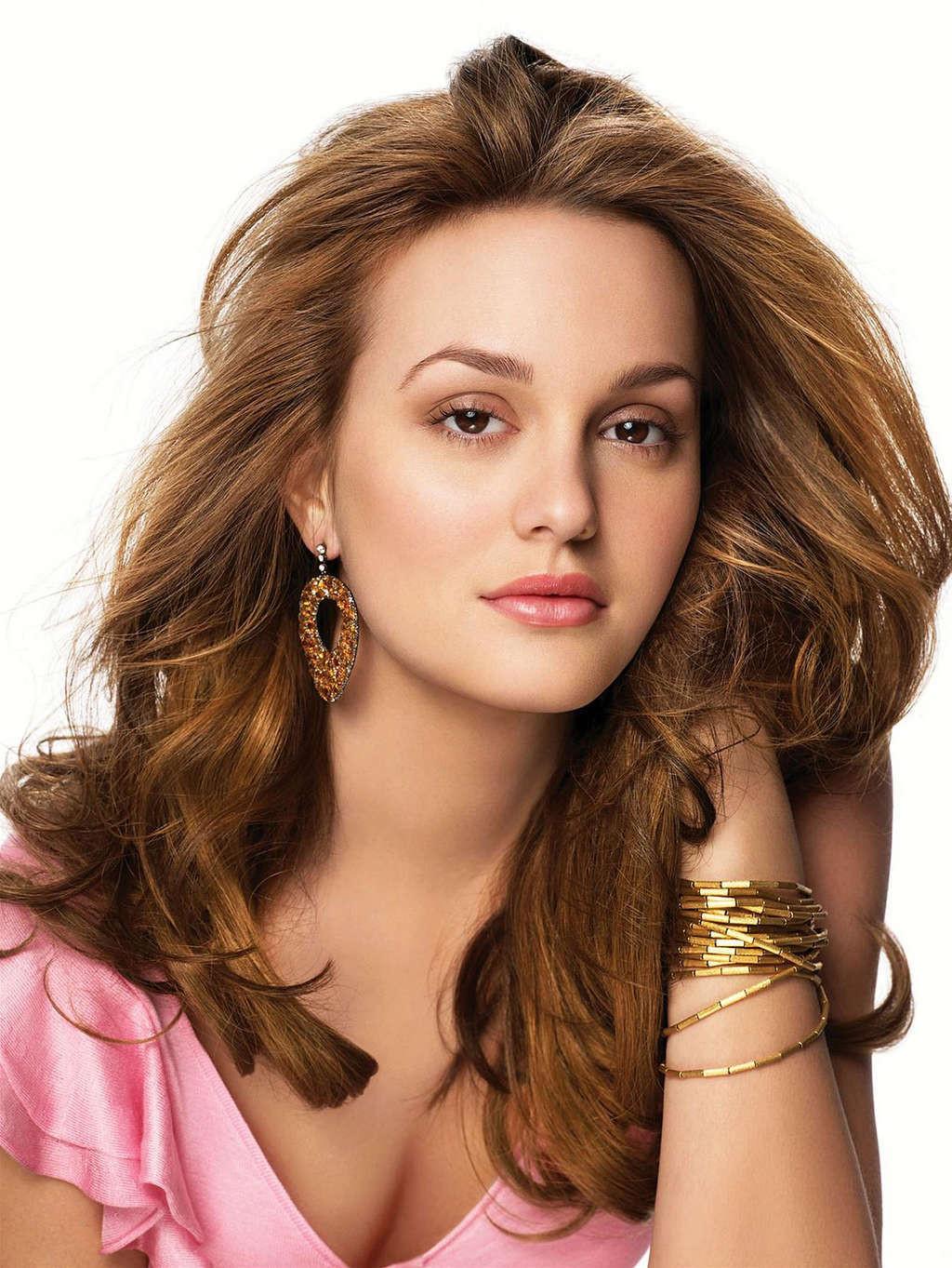 10P Leighton Meester leggy in some sexy photoshoot and exposing her big tits and ass