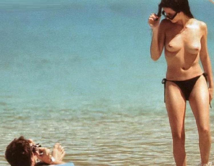 15P Penelope Cruz caught sunbathing her great topless