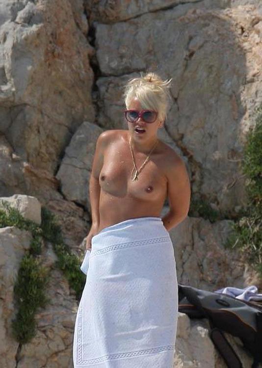 15P Lily Allen teasing topless and perky ass