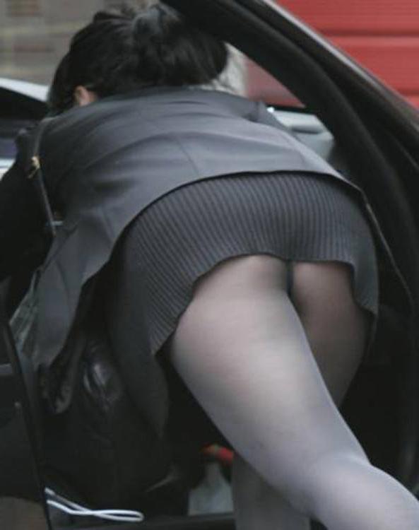15P Lily Allen teasing topless and perky ass