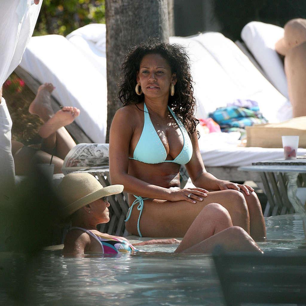 16P Mel B enjoying on pool and showing huge tits and nice body