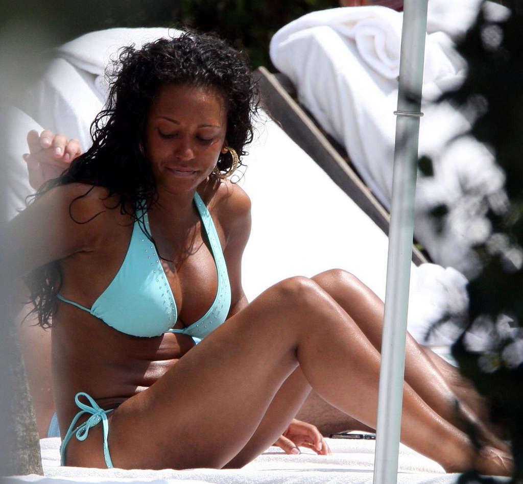 16P Mel B enjoying on pool and showing huge tits and nice body
