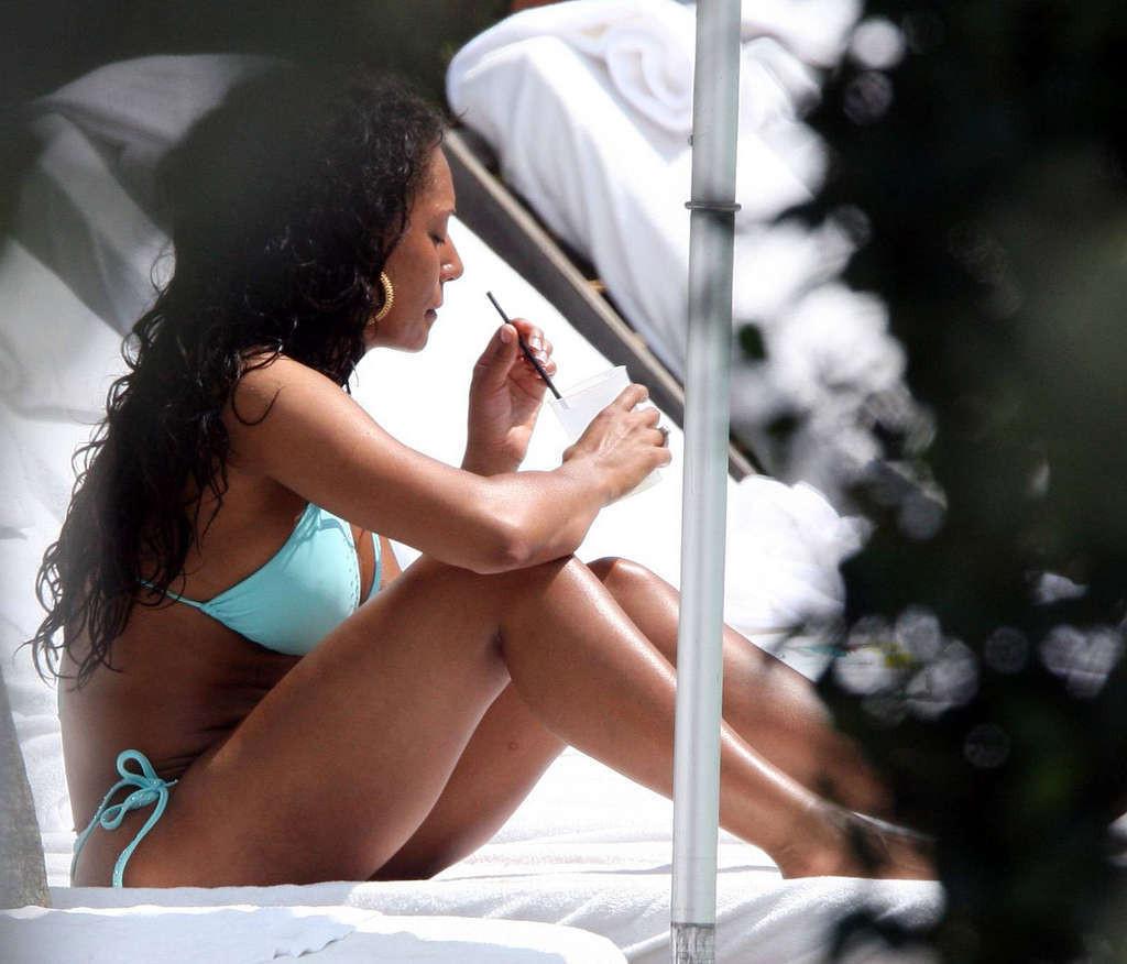 16P Mel B enjoying on pool and showing huge tits and nice body